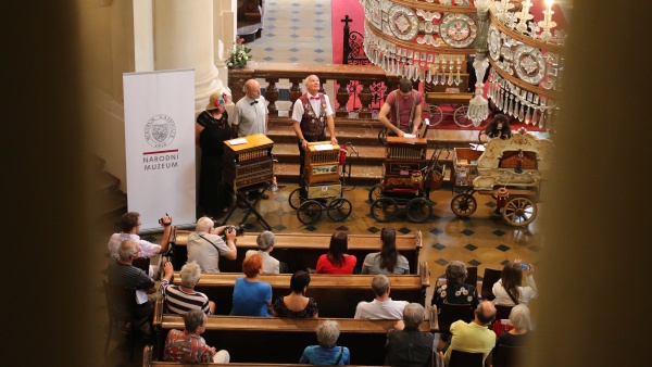 První koncert proběhl v kostele sv. Mikuláše na Staroměstském náměstí. Zdroj: Národní muzeum